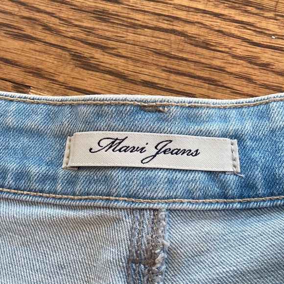 Distressed High-waisted Jean Shorts - Picture 4 of 7